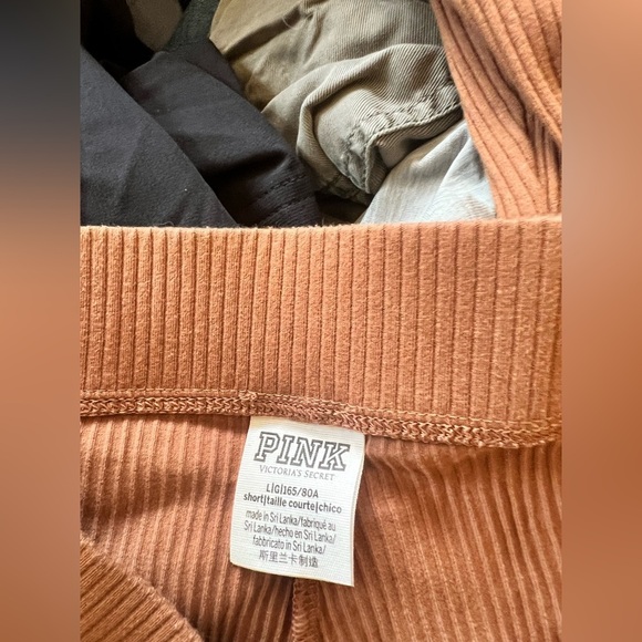 PINK - Victoria's Secret - Short Flare Leggings - Picture 2 of 9